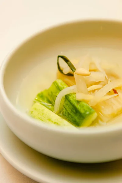 Kimchi de água de comida coreana — Fotografia de Stock