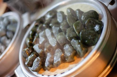 piyasada sıcak pirinç kek