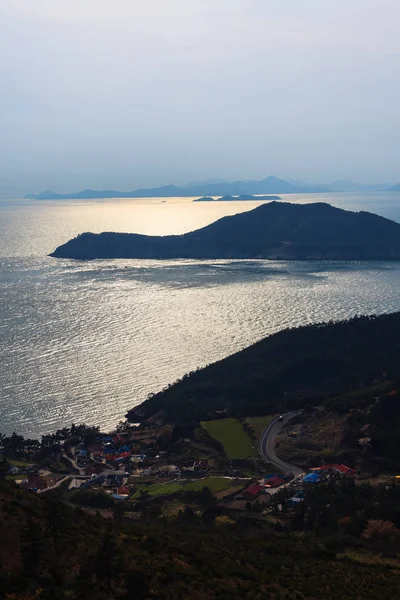 La chute de la belle mer de l'île Cheongsan — Photo