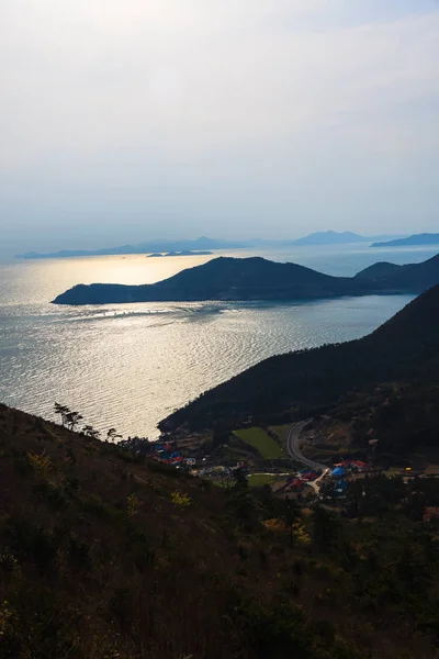 La chute de la belle mer de l'île Cheongsan — Photo