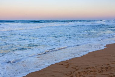 Gün batımı ve donghae dalgaları