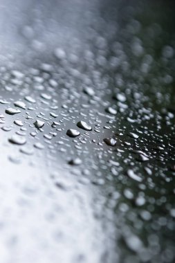 nemli yağmur ve bulutlu hava