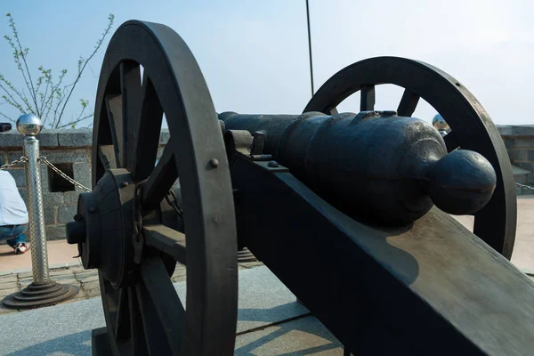 A cannon in the Gwangdondae of Ganghwado Island. — Stock Photo, Image