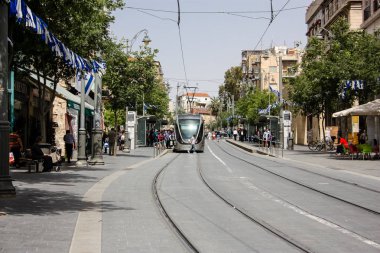 Kudüs İsrail 02 Mayıs 2018 öğleden sonra Kudüs'te Jaffa street tramvayda görünümünü