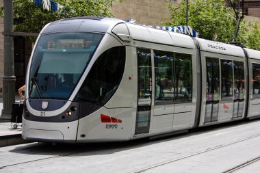 Kudüs İsrail 02 Mayıs 2018 öğleden sonra Kudüs'te Jaffa street tramvayda görünümünü