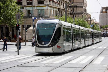 Kudüs İsrail 02 Mayıs 2018 öğleden sonra Kudüs'te Jaffa street tramvayda görünümünü