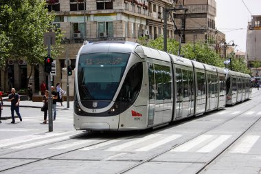 Kudüs İsrail 02 Mayıs 2018 öğleden sonra Kudüs'te Jaffa street tramvayda görünümünü