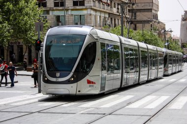 Kudüs İsrail 02 Mayıs 2018 öğleden sonra Kudüs'te Jaffa street tramvayda görünümünü