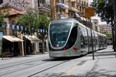 Kudüs İsrail 02 Mayıs 2018 öğleden sonra Kudüs'te Jaffa street tramvayda görünümünü