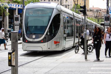 Kudüs İsrail 02 Mayıs 2018 öğleden sonra Kudüs'te Jaffa street tramvayda görünümünü