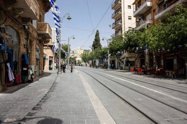 Kudüs'ün Yafa Caddesi'nde öğleden sonra Jerusalem İsrail 02 Mayıs 2018 bilinmeyenli insanlar