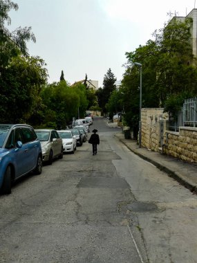 Kudüs İsrail 04 Mayıs 2018 öğleden sonra Kudüs'ün sokakta yürürken bilinmeyen İsrail halkının görünümü