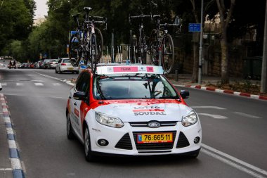 Kudüs İsrail 04 Mayıs 2018 İtalyan İtalya Tur günü öğleden sonra Kudüs Caddesi'nde resmi bir araba görünümünü