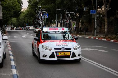 Kudüs İsrail 04 Mayıs 2018 İtalyan İtalya Tur günü öğleden sonra Kudüs Caddesi'nde resmi bir araba görünümünü