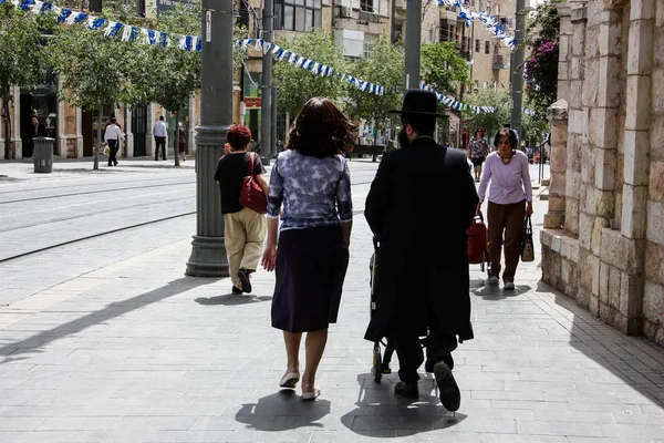 Jerusalén Israel Mayo 2018 Personas Desconocidas Caminando Por Calle Jaffa —  Fotos de Stock