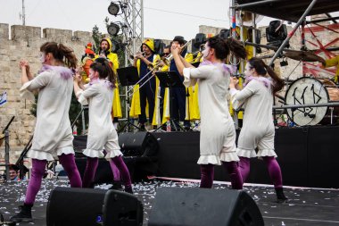 Kudüs İsrail 10 Mayıs 2018 eski şehir Kudüs, durdurulamaz sevinç Dans Festivali Altın diş Festivali'nde orta Krallığı kutlamaları akşam sahne