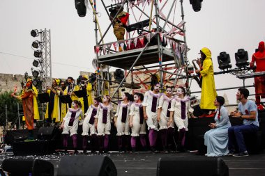 Kudüs İsrail 10 Mayıs 2018 eski şehir Kudüs, durdurulamaz sevinç Dans Festivali Altın diş Festivali'nde orta Krallığı kutlamaları akşam sahne