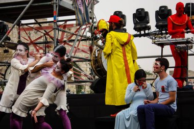 Kudüs İsrail 10 Mayıs 2018 eski şehir Kudüs, durdurulamaz sevinç Dans Festivali Altın diş Festivali'nde orta Krallığı kutlamaları akşam sahne