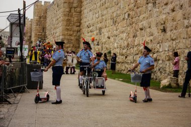 Kudüs İsrail 10 Mayıs 2018 Eski Kudüs şehri, altın diş Festivali'nde orta Krallığı kutlamaları görüntülemek, Jaffa Gate alayı akşam