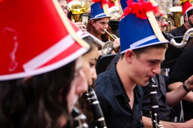 Kudüs İsrail 10 Mayıs 2018 Eski Kudüs şehri, altın diş Festivali'nde orta Krallığı kutlamaları görüntülemek bir müzik konser akşam oynarken avant-garde orkestra müzisyenleri