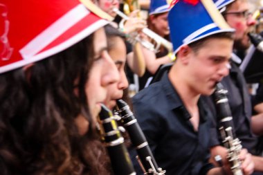 Kudüs İsrail 10 Mayıs 2018 Eski Kudüs şehri, altın diş Festivali'nde orta Krallığı kutlamaları görüntülemek bir müzik konser akşam oynarken avant-garde orkestra müzisyenleri