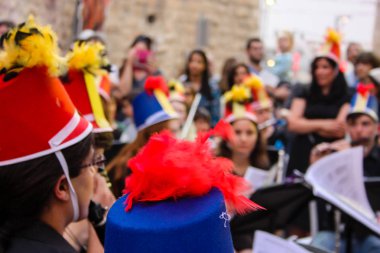Kudüs İsrail 10 Mayıs 2018 Eski Kudüs şehri, altın diş Festivali'nde orta Krallığı kutlamaları görüntülemek bir müzik konser akşam oynarken avant-garde orkestra müzisyenleri