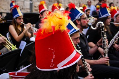 Kudüs İsrail 10 Mayıs 2018 Eski Kudüs şehri, altın diş Festivali'nde orta Krallığı kutlamaları görüntülemek bir müzik konser akşam oynarken avant-garde orkestra müzisyenleri