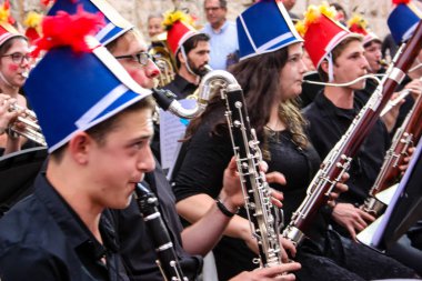 Kudüs İsrail 10 Mayıs 2018 Eski Kudüs şehri, altın diş Festivali'nde orta Krallığı kutlamaları görüntülemek bir müzik konser akşam oynarken avant-garde orkestra müzisyenleri
