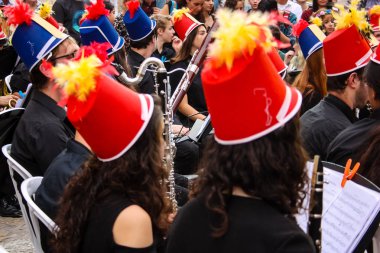 Kudüs İsrail 10 Mayıs 2018 Eski Kudüs şehri, altın diş Festivali'nde orta Krallığı kutlamaları görüntülemek bir müzik konser akşam oynarken avant-garde orkestra müzisyenleri