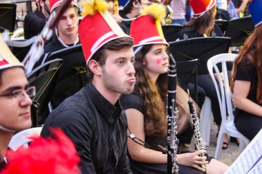 Kudüs İsrail 10 Mayıs 2018 Eski Kudüs şehri, altın diş Festivali'nde orta Krallığı kutlamaları görüntülemek bir müzik konser akşam oynarken avant-garde orkestra müzisyenleri