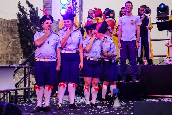 Kudüs İsrail 10 Mayıs 2018 eski şehir Kudüs, durdurulamaz sevinç Dans Festivali Altın diş Festivali'nde orta Krallığı kutlamaları akşam sahne