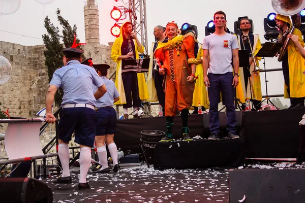 Kudüs İsrail 10 Mayıs 2018 eski şehir Kudüs, durdurulamaz sevinç Dans Festivali Altın diş Festivali'nde orta Krallığı kutlamaları akşam sahne