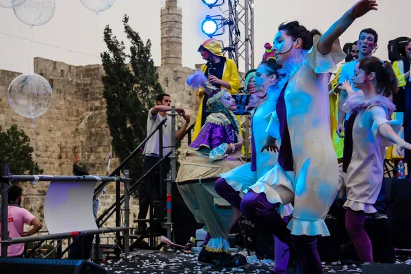 Kudüs İsrail 10 Mayıs 2018 eski şehir Kudüs, durdurulamaz sevinç Dans Festivali Altın diş Festivali'nde orta Krallığı kutlamaları akşam sahne
