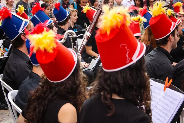 Kudüs İsrail 10 Mayıs 2018 Eski Kudüs şehri, altın diş Festivali'nde orta Krallığı kutlamaları görüntülemek bir müzik konser akşam oynarken avant-garde orkestra müzisyenleri