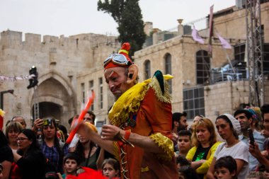 Kudüs İsrail 10 Mayıs 2018 Eski Kudüs şehri, altın diş Festivali'nde orta Krallığı kutlamaları görüntülemek bir müzik konser akşam oynarken avant-garde orkestra müzisyenleri