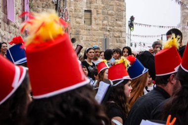 Kudüs İsrail 10 Mayıs 2018 Eski Kudüs şehri, altın diş Festivali'nde orta Krallığı kutlamaları görüntülemek bir müzik konser akşam oynarken avant-garde orkestra müzisyenleri