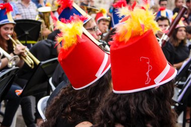 Kudüs İsrail 10 Mayıs 2018 Eski Kudüs şehri, altın diş Festivali'nde orta Krallığı kutlamaları görüntülemek bir müzik konser akşam oynarken avant-garde orkestra müzisyenleri