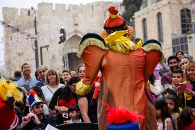 Kudüs İsrail 10 Mayıs 2018 Eski Kudüs şehri, altın diş Festivali'nde orta Krallığı kutlamaları görüntülemek bir müzik konser akşam oynarken avant-garde orkestra müzisyenleri