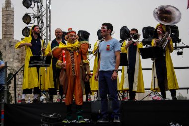 Kudüs İsrail 10 Mayıs 2018 Eski Kudüs şehri, altın diş Festivali'nde orta Krallığı kutlamaları görüntülemek sanatçıların festival sahne akşamı