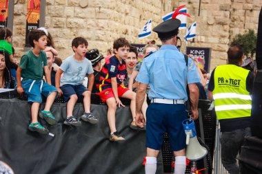 Kudüs İsrail 10 Mayıs 2018 Eski Kudüs şehri, altın diş Festivali'nde orta Krallığı kutlamaları görüntülemek sanatçıların festival sahne akşamı