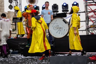 Kudüs İsrail 10 Mayıs 2018 Eski Kudüs şehri, altın diş Festivali'nde orta Krallığı kutlamaları görüntülemek sanatçıların festival sahne akşamı