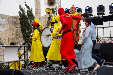 Kudüs İsrail 10 Mayıs 2018 Eski Kudüs şehri, altın diş Festivali'nde orta Krallığı kutlamaları görüntülemek sanatçıların festival sahne akşamı