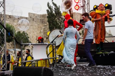 Kudüs İsrail 10 Mayıs 2018 Eski Kudüs şehri, altın diş Festivali'nde orta Krallığı kutlamaları görüntülemek sanatçıların festival sahne akşamı