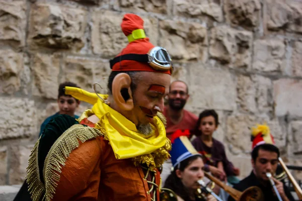 耶路撒冷以色列2018年5月10日在耶路撒冷老城举行的金牙节中王国的庆祝活动 前卫乐团的音乐家在傍晚演奏音乐音乐会的看法 — 图库照片