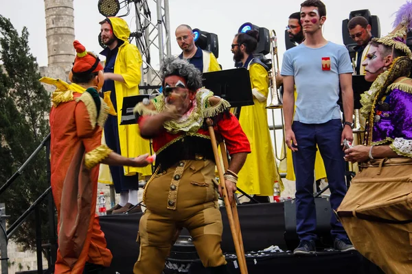Kudüs İsrail 10 Mayıs 2018 Eski Kudüs şehri, altın diş Festivali'nde orta Krallığı kutlamaları görüntülemek sanatçıların festival sahne akşamı