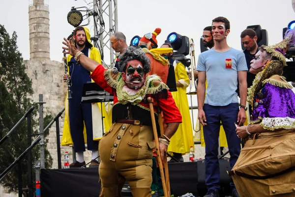 Kudüs İsrail 10 Mayıs 2018 Eski Kudüs şehri, altın diş Festivali'nde orta Krallığı kutlamaları görüntülemek sanatçıların festival sahne akşamı