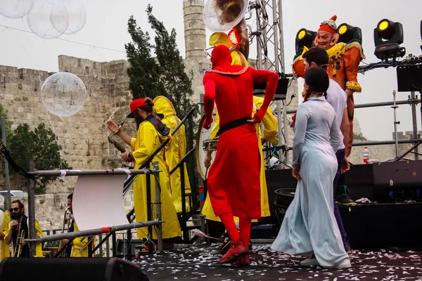 Kudüs İsrail 10 Mayıs 2018 Eski Kudüs şehri, altın diş Festivali'nde orta Krallığı kutlamaları görüntülemek sanatçıların festival sahne akşamı
