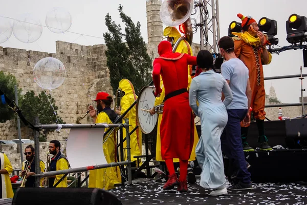 Kudüs İsrail 10 Mayıs 2018 Eski Kudüs şehri, altın diş Festivali'nde orta Krallığı kutlamaları görüntülemek sanatçıların festival sahne akşamı