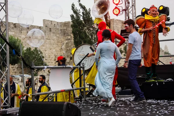 Kudüs İsrail 10 Mayıs 2018 Eski Kudüs şehri, altın diş Festivali'nde orta Krallığı kutlamaları görüntülemek sanatçıların festival sahne akşamı