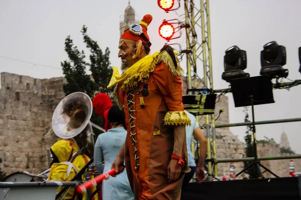 Kudüs İsrail 10 Mayıs 2018 Eski Kudüs şehri, altın diş Festivali'nde orta Krallığı kutlamaları görüntülemek sanatçıların festival sahne akşamı